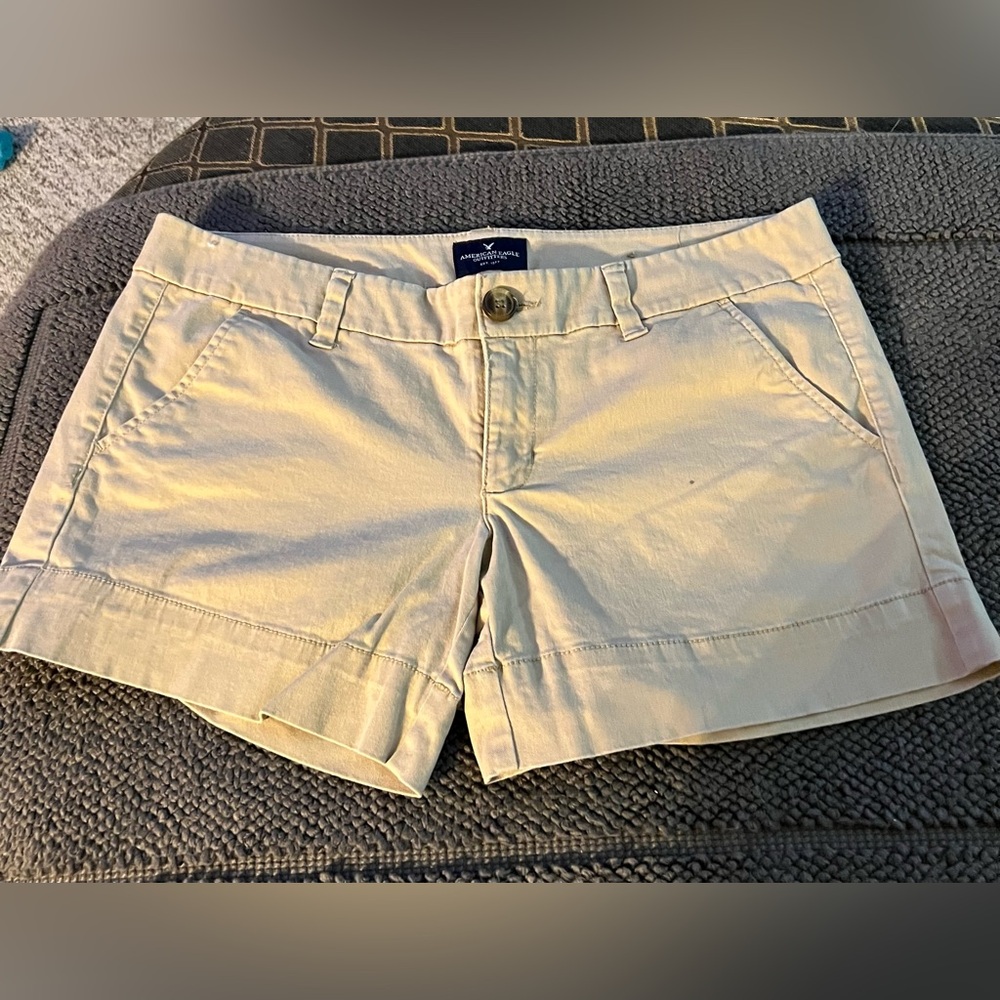 American Eagle Outfitters Women's Cream Cargo Shorts, Size 8